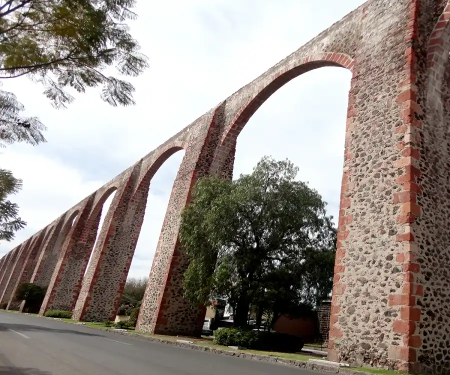Acueducto de Querétaro México ciudades donde Carlos Villagrán vive con su familia