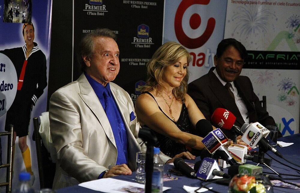 Carlos Villagrán en escenario